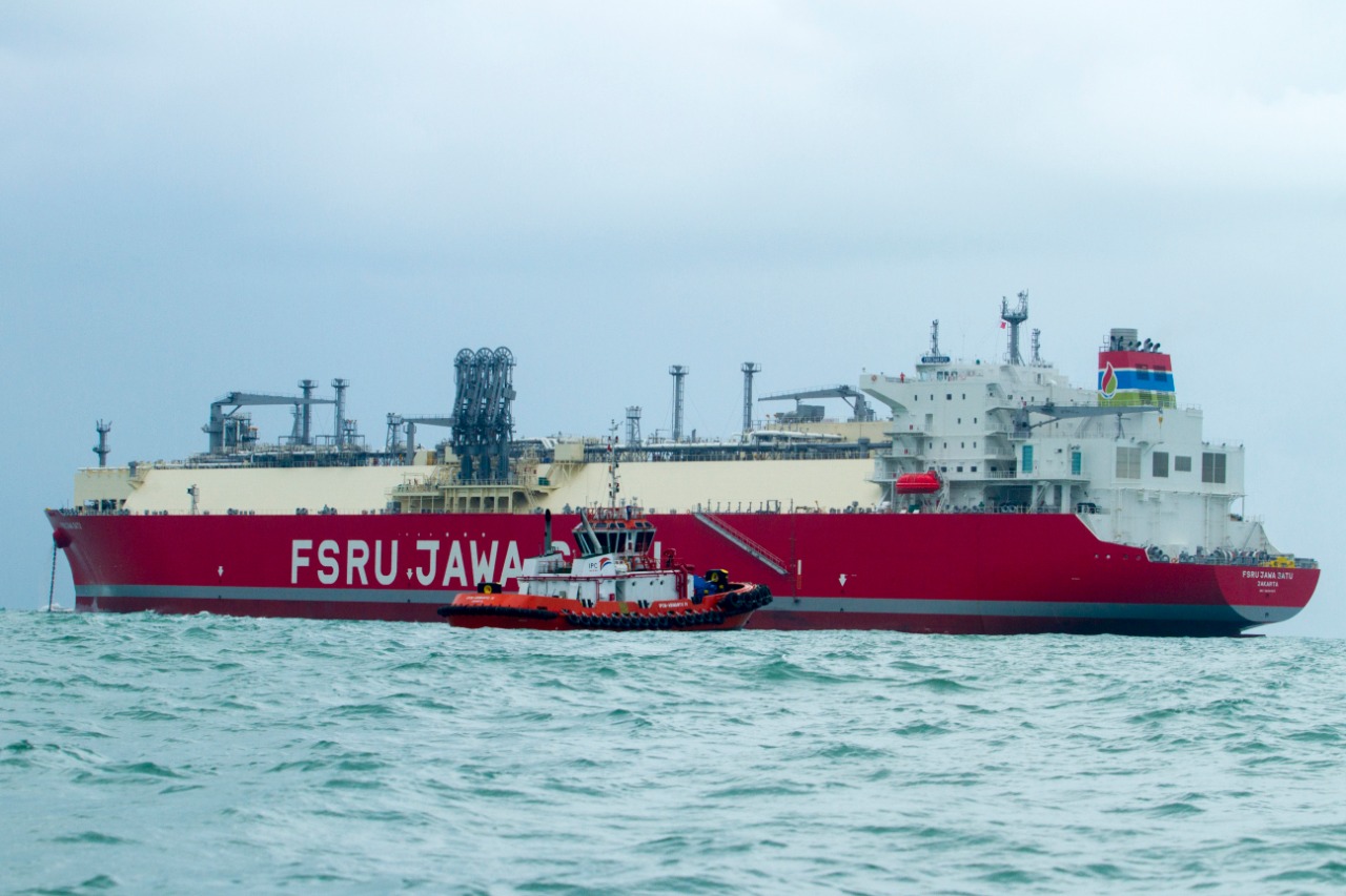 Kapal FSRU Jawa Satu Bersandar di Pelabuhan Patimban Subang
