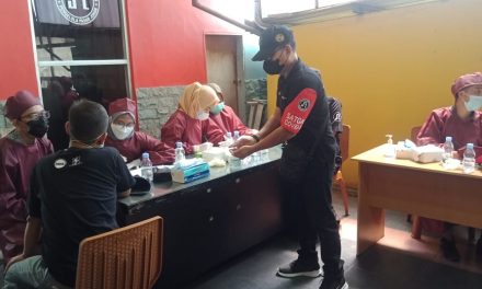 Gandeng KPED Jabar, PT SRM Vaksin Ratusan Pedagang Pasar Johar