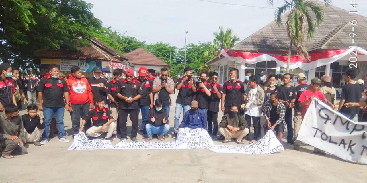Ontrog Kantor Kecamatan Jayakerta, Sejumlah Ormas dan LSM Teriakan Penolakan TPST