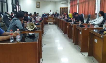 Terima Warga Demo Pertamina, Ketua DPRD Karawang Janji Akan Panggil Pertamina