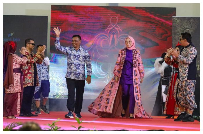 Peringati HUT Ke-191 Purwakarta, Tontonan Seru Pinton Angon Batik Fashion Week