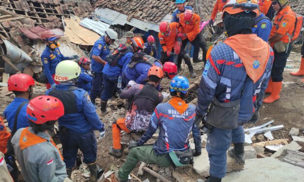 Mahapala UBP Karawang Bantu Evakuasi dan Logistik Korban Gempa Cianjur