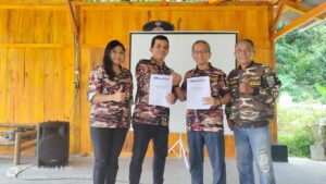 Ir Bambang Sulistyo usai tandatangan MoU bersama salah satu pimpinan perusahaan.