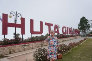 Irma Hutabarat di wisata Huta Ginjang