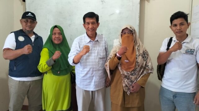 H. Budiwanto (tengah) bersama perwakilan Karawang Preuner.